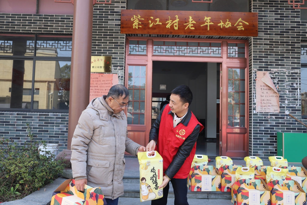 暖春意，敬老情-5657威尼斯多年坚持慰问孤寡老人